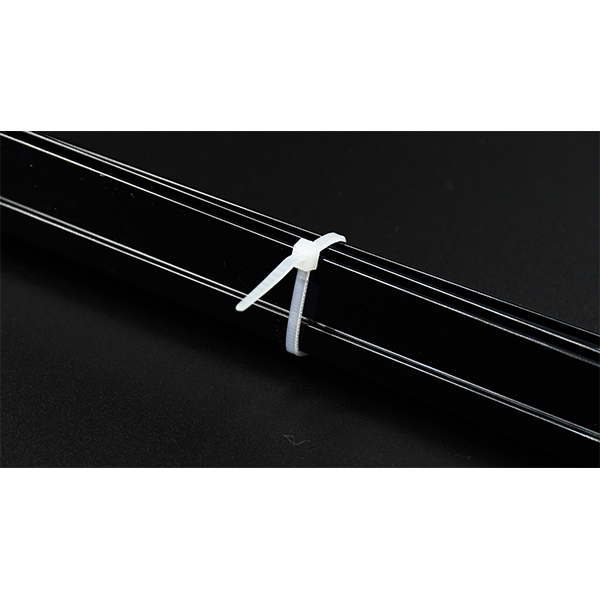 CR9105 Attache-câbles nylon blanc Longueur : 6,18" Cdt : x1000 Résistance à la traction : 18 lb Largeur : 0,095" Épaisseur : 0,042"